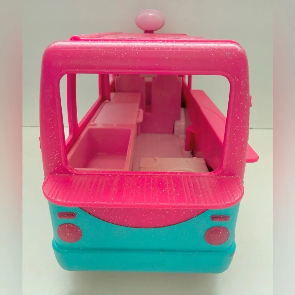 Shopkins Glitzi Ice Cream Truck playset from Moose Toys - Picture 8 of 11